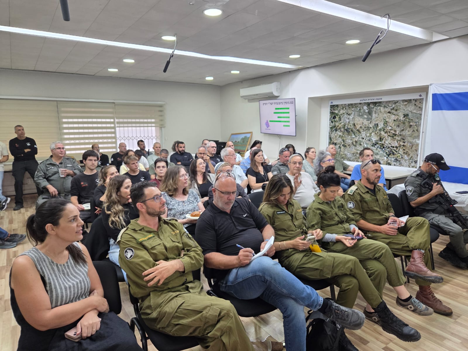 תמונת משתתפי כנס הבטחון